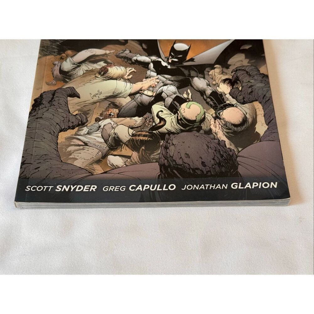Batman Vol 1 The Court of Owls The New 52 DC Comics 2012 Paperback Scott Snyder - Picture 2 of 10